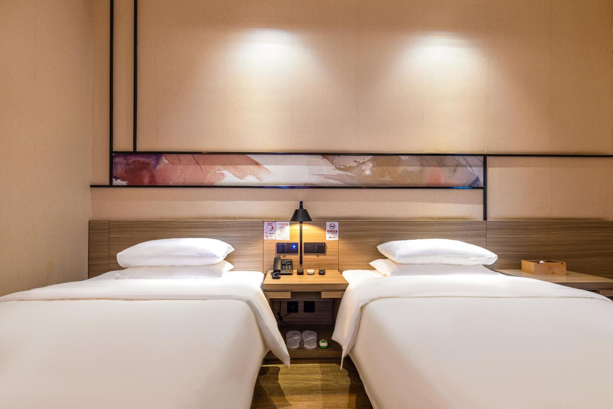 Rest Yizhi North Bund Ningguo Road Subway Station 3*